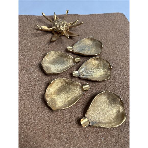 Vintage Mid-Century Golden Lotus Flower Ash Tray Tan France Gucci Inspired - Picture 4 of 10